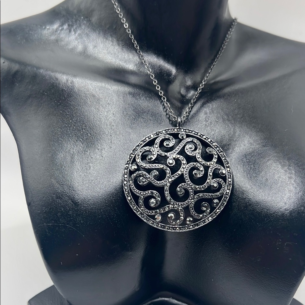 Elegant Black Pendant Necklace